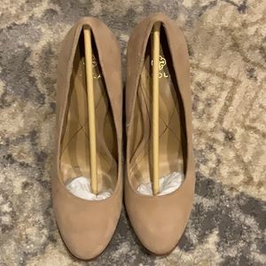 NWT SUPER CUTE SUEDE PUMPS